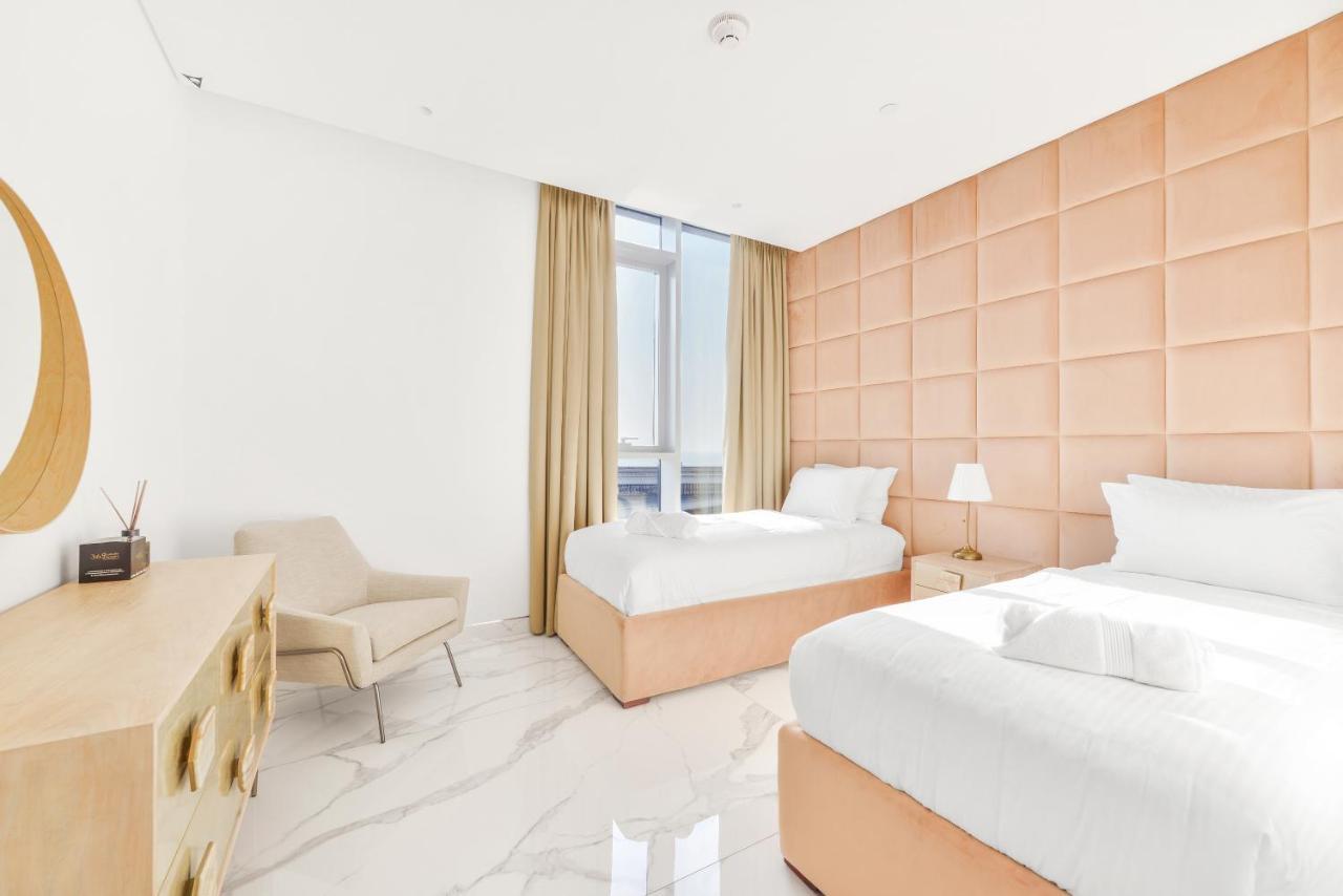 Luxe 3 Bedroom Oceanfront Apartment In The Heart Of Bluewaters Island Dubai Bagian luar foto