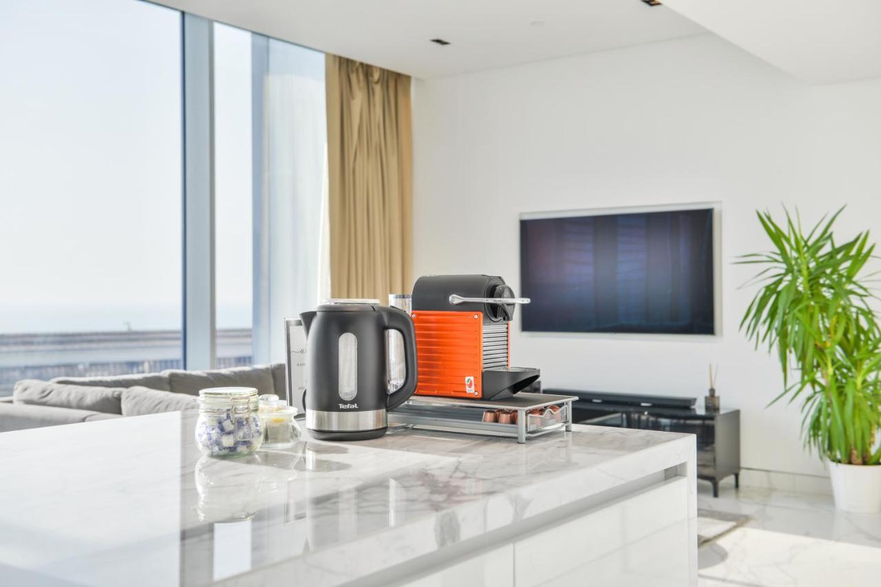 Luxe 3 Bedroom Oceanfront Apartment In The Heart Of Bluewaters Island Dubai Bagian luar foto